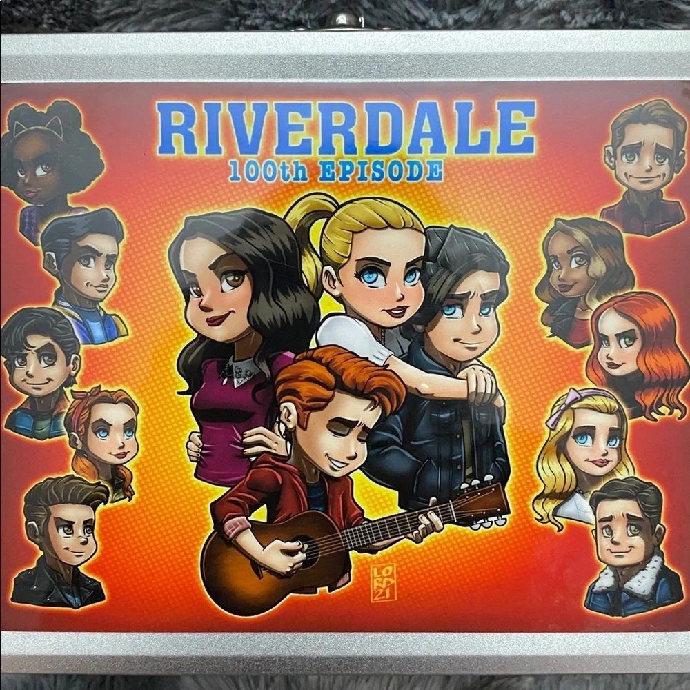 RARE Riverdale 100th Episode Cast
Crew Gift Lunch Box Lord Mesa art
Lunchbox - Picture 9 of 16